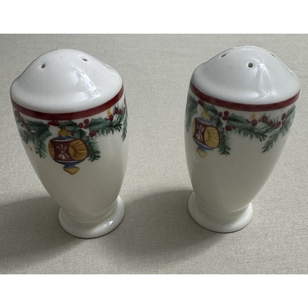 Vintage Pfaltzgraff Christmas Bells‎ Salt Pepper Shakers Ceramic Colombia Set